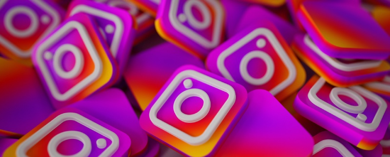 Які слова підібрати для коментаря під фото подруги?